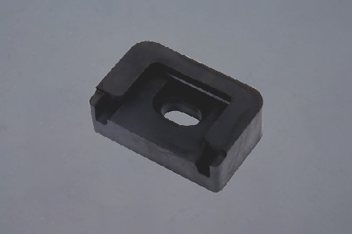 Air conditioning pressure retaining valve