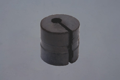 Air conditioning pressure maintaining valve